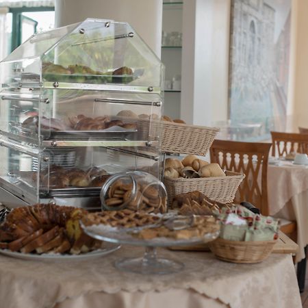 Hotel Palladium Palace Rzym Zewnętrze zdjęcie