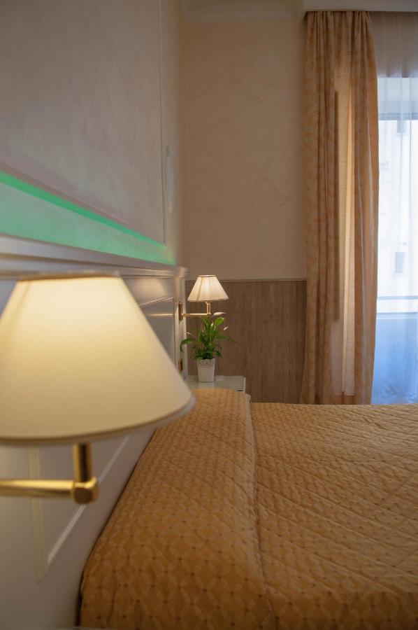 Hotel Palladium Palace Rzym Zewnętrze zdjęcie